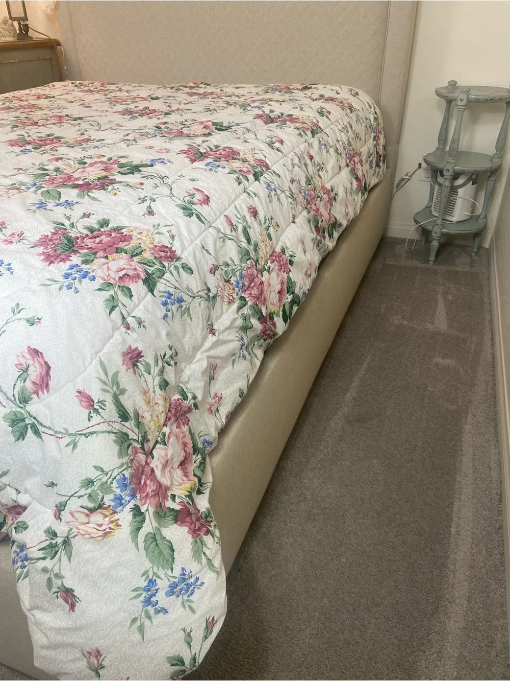 Fieldcrest Vintage Floral Quilted Comforter in White, Pink & Green Queen